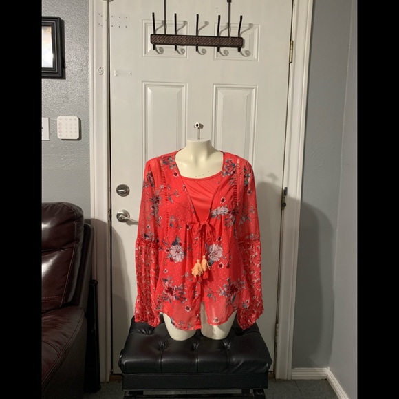 Time and Tru  blouse. - Picture 1 of 8